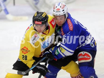 EBEL. Eishockey Bundesliga. EC VSV gegen UPC Vienna Capitals. Brock McBride,  (VSV), Mike Ouellette (Caps). Villach, am 3.11.2013.
Foto: Kuess 


---
pressefotos, pressefotografie, kuess, qs, qspictures, sport, bild, bilder, bilddatenbank