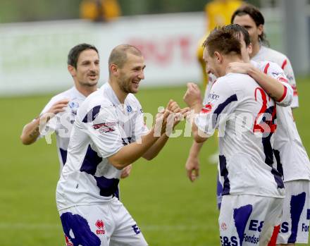 Fussball Regionalliga. SAK gegen KSV Amateure. Torjubel Darijo Biscan, Christian Dlopst, Martin Lenosek (SAK). Welzenegg, am 3.11.2013.
Foto: Kuess
---
pressefotos, pressefotografie, kuess, qs, qspictures, sport, bild, bilder, bilddatenbank