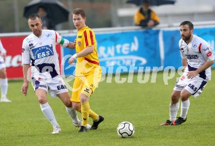 Fussball Regionalliga. SAK gegen KSV Amateure.  Goran Jolic, Helmut Koenig, (SAK), Florian Stadler (KSV). Welzenegg, am 3.11.2013.
Foto: Kuess
---
pressefotos, pressefotografie, kuess, qs, qspictures, sport, bild, bilder, bilddatenbank