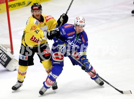 EBEL. Eishockey Bundesliga. EC VSV gegen UPC Vienna Capitals. Marco Pewal,  (VSV), Sven Klimbacher (Caps). Villach, am 3.11.2013.
Foto: Kuess 


---
pressefotos, pressefotografie, kuess, qs, qspictures, sport, bild, bilder, bilddatenbank