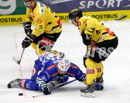 EBEL. Eishockey Bundesliga. EC VSV gegen UPC Vienna Capitals. Markus Peintner, (VSV), Mike Ouellette, Francois Fortier  (Caps). Villach, am 3.11.2013.
Foto: Kuess 


---
pressefotos, pressefotografie, kuess, qs, qspictures, sport, bild, bilder, bilddatenbank