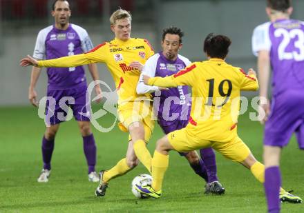 Fussball Regionalliga. SK Austria klagenfurt gegen KSV Amateure. Matthias Dollinger,  (Austria Klagenfurt), Thomas Hirschhofer, Kim Sunbin (KSV Amateure). Klagenfurt, 8.11.2013.
Foto: Kuess
---
pressefotos, pressefotografie, kuess, qs, qspictures, sport, bild, bilder, bilddatenbank