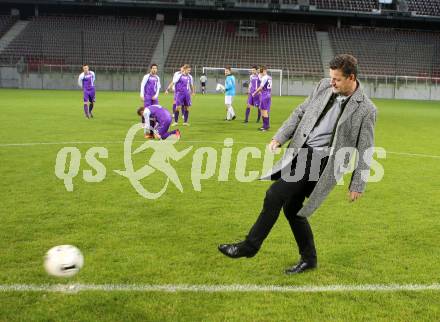 Fussball Regionalliga. SK Austria klagenfurt gegen KSV Amateure. Buergermeister Christian Scheider. Klagenfurt, 8.11.2013.
Foto: Kuess
---
pressefotos, pressefotografie, kuess, qs, qspictures, sport, bild, bilder, bilddatenbank