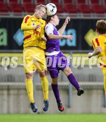 Fussball Regionalliga. SK Austria klagenfurt gegen KSV Amateure. Fabian Miesenboeck (Austria Klagenfurt), Raphael Mayr (KSV Amateure). Klagenfurt, 8.11.2013.
Foto: Kuess
---
pressefotos, pressefotografie, kuess, qs, qspictures, sport, bild, bilder, bilddatenbank