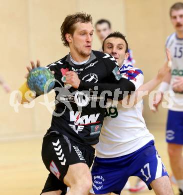 Handball HLA. SC Ferlach gegen Bregenz. Izudin Mujanovic, (Ferlach),  Povilas Babarskas (Bregenz). Ferlach, 9.11.2013.
Foto: Kuess
---
pressefotos, pressefotografie, kuess, qs, qspictures, sport, bild, bilder, bilddatenbank