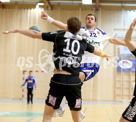 Handball HLA. SC Ferlach gegen Bregenz. Dean Pomorisac, (Ferlach),  Povilas babarskas  (Bregenz). Ferlach, 9.11.2013.
Foto: Kuess
---
pressefotos, pressefotografie, kuess, qs, qspictures, sport, bild, bilder, bilddatenbank