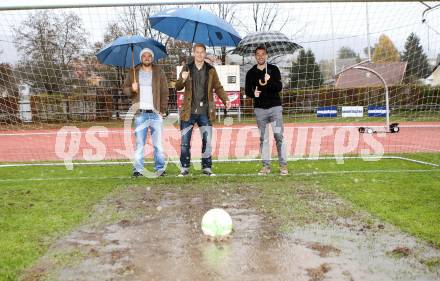 Fussball Regionalliga. VSV gegen Voecklamarkt. Spiel abgesagt. Michael Kirisits, Johannes Isopp, Christoph Cemernjak (VSV). Villach, am 9.11.2013.
Foto: Kuess
---
pressefotos, pressefotografie, kuess, qs, qspictures, sport, bild, bilder, bilddatenbank