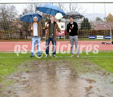 Fussball Regionalliga. VSV gegen Voecklamarkt. Spiel abgesagt. Michael Kirisits, Johannes Isopp, Christoph Cemernjak (VSV). Villach, am 9.11.2013.
Foto: Kuess
---
pressefotos, pressefotografie, kuess, qs, qspictures, sport, bild, bilder, bilddatenbank