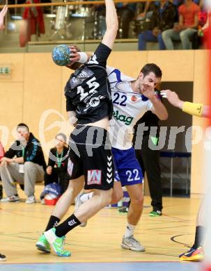 Handball HLA. SC Ferlach gegen Bregenz. Dean Pomorisac, (Ferlach),  Claudio Lamprecht  (Bregenz). Ferlach, 9.11.2013.
Foto: Kuess
---
pressefotos, pressefotografie, kuess, qs, qspictures, sport, bild, bilder, bilddatenbank