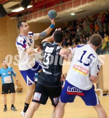 Handball HLA. SC Ferlach gegen Bregenz. Miro Barisic, (Ferlach), Filip Gavranovic  (Bregenz). Ferlach, 9.11.2013.
Foto: Kuess
---
pressefotos, pressefotografie, kuess, qs, qspictures, sport, bild, bilder, bilddatenbank