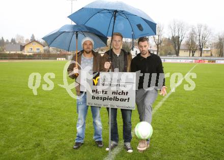 Fussball Regionalliga. VSV gegen Voecklamarkt. Spiel abgesagt. Michael Kirisits, Johannes Isopp, Christoph Cemernjak (VSV). Villach, am 9.11.2013.
Foto: Kuess
---
pressefotos, pressefotografie, kuess, qs, qspictures, sport, bild, bilder, bilddatenbank