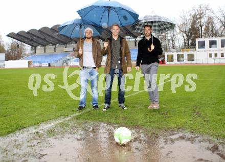 Fussball Regionalliga. VSV gegen Voecklamarkt. Spiel abgesagt. Michael Kirisits, Johannes Isopp, Christoph Cemernjak (VSV). Villach, am 9.11.2013.
Foto: Kuess
---
pressefotos, pressefotografie, kuess, qs, qspictures, sport, bild, bilder, bilddatenbank