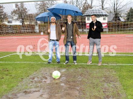 Fussball Regionalliga. VSV gegen Voecklamarkt. Spiel abgesagt. Michael Kirisits, Johannes Isopp, Christoph Cemernjak (VSV). Villach, am 9.11.2013.
Foto: Kuess
---
pressefotos, pressefotografie, kuess, qs, qspictures, sport, bild, bilder, bilddatenbank