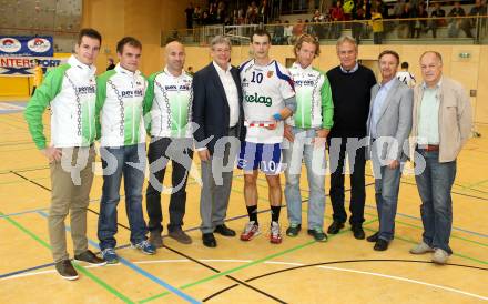 Handball HLA. SC Ferlach gegen Bregenz. Spieler des Abends, Miro Barisic, Landeshauptmann Peter Kaiser, Buergermeister Ingo Appe (Ferlach). Ferlach, 9.11.2013.
Foto: Kuess
---
pressefotos, pressefotografie, kuess, qs, qspictures, sport, bild, bilder, bilddatenbank