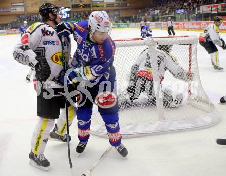 EBEL. Eishockey Bundesliga. EC VSV gegen Dornbirner Eishockey Club.  Brocj McBride, (VSV), Patrick Jarrett  (Dornbirn). Villach, am 13.11.2013.
Foto: Kuess 


---
pressefotos, pressefotografie, kuess, qs, qspictures, sport, bild, bilder, bilddatenbank