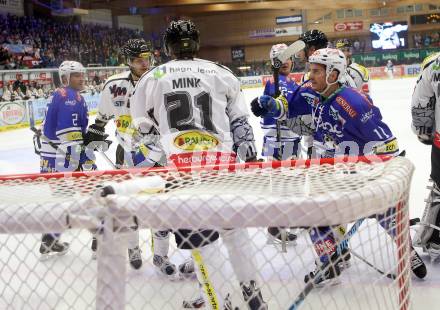 EBEL. Eishockey Bundesliga. EC VSV gegen Dornbirner Eishockey Club.  Derek Ryan,  (VSV), Graham Mink (Dornbirn). Villach, am 13.11.2013.
Foto: Kuess 


---
pressefotos, pressefotografie, kuess, qs, qspictures, sport, bild, bilder, bilddatenbank