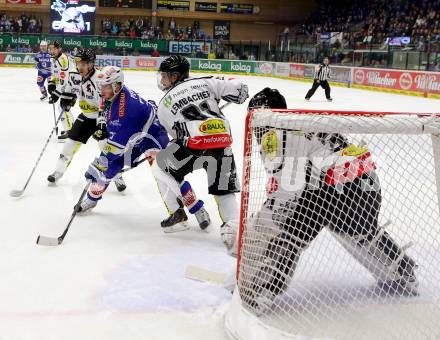 EBEL. Eishockey Bundesliga. EC VSV gegen Dornbirner Eishockey Club.  Marco Pewal, (VSV), Robert Lembacher  (Dornbirn). Villach, am 13.11.2013.
Foto: Kuess 


---
pressefotos, pressefotografie, kuess, qs, qspictures, sport, bild, bilder, bilddatenbank