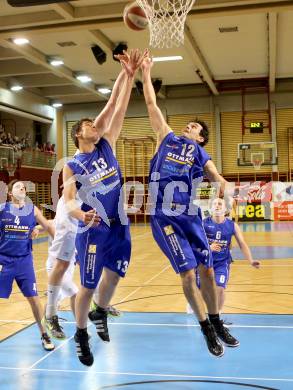 Basketball. 2. Bundesliga. Woerthersee Piraten gegen Radenthein.  Martin STEINER, Peter GLEISSNER (Radenthein).. Klagenfurt, am 16.11.2013.
Foto: Kuess
---
pressefotos, pressefotografie, kuess, qs, qspictures, sport, bild, bilder, bilddatenbank