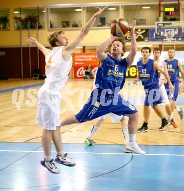 Basketball. 2. Bundesliga. Woerthersee Piraten gegen Radenthein. Daniel Gspandl, (Piraten),  Jaka ZUPAN (Radenthein). Klagenfurt, am 16.11.2013.
Foto: Kuess
---
pressefotos, pressefotografie, kuess, qs, qspictures, sport, bild, bilder, bilddatenbank