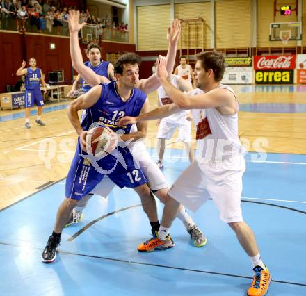 Basketball. 2. Bundesliga. Woerthersee Piraten gegen Radenthein. Christian Erschen (Piraten), Peter GLEISSNER (Radenthein). Klagenfurt, am 16.11.2013.
Foto: Kuess
---
pressefotos, pressefotografie, kuess, qs, qspictures, sport, bild, bilder, bilddatenbank