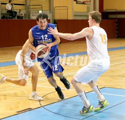 Basketball. 2. Bundesliga. Woerthersee Piraten gegen Radenthein. Paul Koroschitz, (Piraten), Peter GLEISSNER (Radenthein).. Klagenfurt, am 16.11.2013.
Foto: Kuess
---
pressefotos, pressefotografie, kuess, qs, qspictures, sport, bild, bilder, bilddatenbank