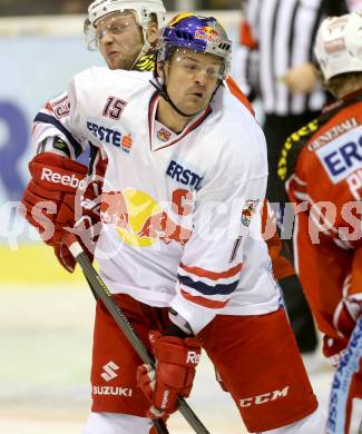 EBEL. Eishockey Bundesliga. KAC gegen EC Red Bull Salzburg. Thomas Poeck,  (KAC), Manuel Latusa (Salzburg). Klagenfurt, am 22.11.2013
Foto: Kuess 

---
pressefotos, pressefotografie, kuess, qs, qspictures, sport, bild, bilder, bilddatenbank