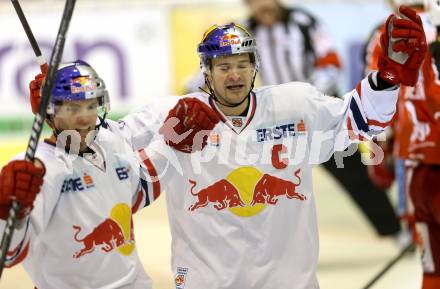 EBEL. Eishockey Bundesliga. KAC gegen EC Red Bull Salzburg. Torjubel Manuel Latusa, Mark Cullen (KAC),  (Salzburg). Klagenfurt, am 22.11.2013
Foto: Kuess 

---
pressefotos, pressefotografie, kuess, qs, qspictures, sport, bild, bilder, bilddatenbank