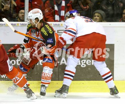 EBEL. Eishockey Bundesliga. KAC gegen EC Red Bull Salzburg. Martin Schumnig, (KAC), Thomas Raffl  (Salzburg). Klagenfurt, am 22.11.2013
Foto: Kuess 

---
pressefotos, pressefotografie, kuess, qs, qspictures, sport, bild, bilder, bilddatenbank