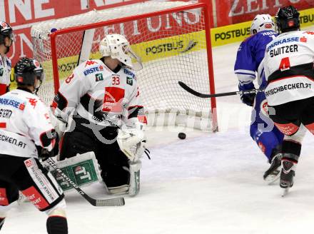 EBEL. Eishockey Bundesliga. EC VSV gegen HC TWK Innsbruck. Daniel Nageler, (VSV), Patrick Machreich  (Innsbruck). Villach, am 22.11.2013.
Foto: Kuess 


---
pressefotos, pressefotografie, kuess, qs, qspictures, sport, bild, bilder, bilddatenbank