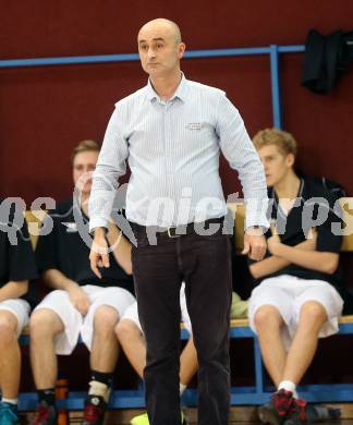 Basketball. 2. Bundesliga. Woerthersee Piraten gegen Radenthein. Trainer Dragan Sliskovic (Piraten). Klagenfurt, am 16.11.2013.
Foto: Kuess
---
pressefotos, pressefotografie, kuess, qs, qspictures, sport, bild, bilder, bilddatenbank