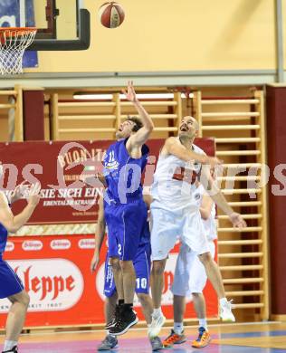 Basketball. 2. Bundesliga. Woerthersee Piraten gegen Radenthein. Joachim Buggelsheim, (Piraten), Peter GLEISSNER (Radenthein). Klagenfurt, am 16.11.2013.
Foto: Kuess
---
pressefotos, pressefotografie, kuess, qs, qspictures, sport, bild, bilder, bilddatenbank