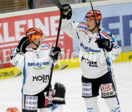 EBEL. Eishockey Bundesliga. EC VSV gegen EHC LIWEST Linz.  Torjubel Brian Lebler, Jason Ulmer (Linz). Villach, am 24.11.2013.
Foto: Kuess 


---
pressefotos, pressefotografie, kuess, qs, qspictures, sport, bild, bilder, bilddatenbank