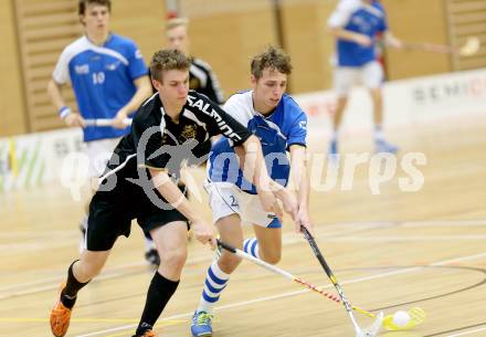 Floorball Bundesliga. VSV Unihockey gegen TVZ Wikings Zell am See. Alexander Krawanja, (VSV), Lorenz Schernthanner  (Zell am See). Villach, am 24.11.2013.
Foto: Kuess
---
pressefotos, pressefotografie, kuess, qs, qspictures, sport, bild, bilder, bilddatenbank