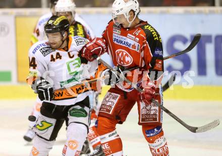 EBEL. Eishockey Bundesliga. KAC gegen Moser Medical Graz 99ers. Johannes Reichel, (KAC),  Olivier Latendresse (Graz). Klagenfurt, am 1.12.2013
Foto: Kuess 

---
pressefotos, pressefotografie, kuess, qs, qspictures, sport, bild, bilder, bilddatenbank