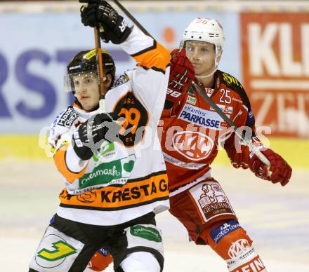 EBEL. Eishockey Bundesliga. KAC gegen Moser Medical Graz 99ers. Kirk Furey, (KAC), Manuel Ganahl  (Graz). Klagenfurt, am 1.12.2013
Foto: Kuess 

---
pressefotos, pressefotografie, kuess, qs, qspictures, sport, bild, bilder, bilddatenbank