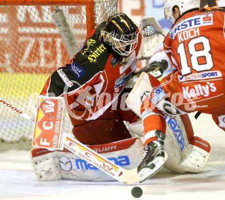 EBEL. Eishockey Bundesliga. KAC gegen Moser Medical Graz 99ers. Rene Swette, Thomas Koch (KAC). Klagenfurt, am 1.12.2013
Foto: Kuess 

---
pressefotos, pressefotografie, kuess, qs, qspictures, sport, bild, bilder, bilddatenbank