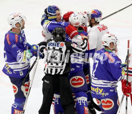 EBEL. Eishockey Bundesliga. EC VSV gegen EC Red Bull Salzburg. Rauferei MCBRIDE Brock (VSV), WELSER Daniel (Salzburg).. Villach, am 1.12.2013.
Foto: Kuess 


---
pressefotos, pressefotografie, kuess, qs, qspictures, sport, bild, bilder, bilddatenbank