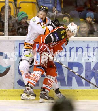 EBEL. Eishockey Bundesliga. KAC gegen Moser Medical Graz 99ers. Markus Pirmann, (KAC), Kevin Moderer  (Graz). Klagenfurt, am 1.12.2013
Foto: Kuess 

---
pressefotos, pressefotografie, kuess, qs, qspictures, sport, bild, bilder, bilddatenbank