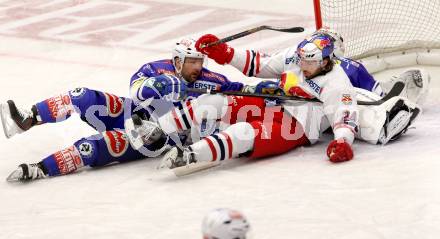 EBEL. Eishockey Bundesliga. EC VSV gegen EC Red Bull Salzburg.  LAMOUREUX Jean Philippe, UNTERLUGGAUER Gerhard (VSV), NOEDL Andreas (Salzburg).. Villach, am 1.12.2013.
Foto: Kuess 


---
pressefotos, pressefotografie, kuess, qs, qspictures, sport, bild, bilder, bilddatenbank