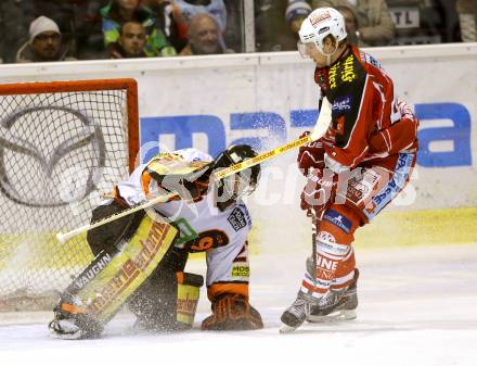 EBEL. Eishockey Bundesliga. KAC gegen Moser Medical Graz 99ers. Markus Pirmann, (KAC), Sebastian Stefaniszin  (Graz). Klagenfurt, am 1.12.2013
Foto: Kuess 

---
pressefotos, pressefotografie, kuess, qs, qspictures, sport, bild, bilder, bilddatenbank