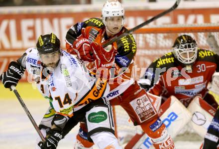 EBEL. Eishockey Bundesliga. KAC gegen Moser Medical Graz 99ers. Johannes Reichel, Rene Swette,  (KAC), Guillaume Lefebvre (Graz). Klagenfurt, am 1.12.2013
Foto: Kuess 

---
pressefotos, pressefotografie, kuess, qs, qspictures, sport, bild, bilder, bilddatenbank