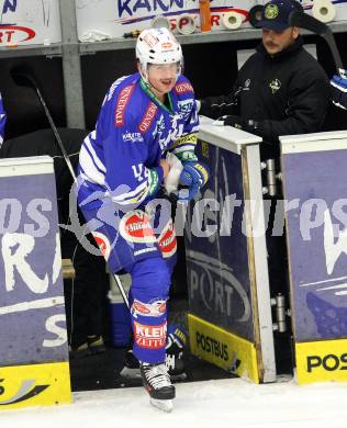 EBEL. Eishockey Bundesliga. EC VSV gegen EC Red Bull Salzburg. Mario Altmann verletzt (VSV). Villach, am 1.12.2013.
Foto: Kuess 


---
pressefotos, pressefotografie, kuess, qs, qspictures, sport, bild, bilder, bilddatenbank