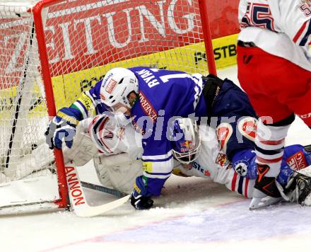 EBEL. Eishockey Bundesliga. EC VSV gegen EC Red Bull Salzburg. RYAN Derek (VSV), BRUECKLER Bernd (Salzburg). Villach, am 1.12.2013.
Foto: Kuess 


---
pressefotos, pressefotografie, kuess, qs, qspictures, sport, bild, bilder, bilddatenbank