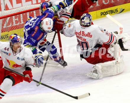 EBEL. Eishockey Bundesliga. EC VSV gegen EC Red Bull Salzburg. FRASER Curtis (VSV), BRUECKLER Bernd (Salzburg).. Villach, am 1.12.2013.
Foto: Kuess 


---
pressefotos, pressefotografie, kuess, qs, qspictures, sport, bild, bilder, bilddatenbank