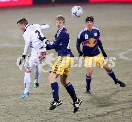 Fussball Bundesliga. RZ Pellets WAC gegen FC Red Bull Salzburg. Manuel Kerhe, (WAC), Martin Hinteregger (Salzburg). Wolfsberg, 4.12.2013.
Foto: Kuess

---
pressefotos, pressefotografie, kuess, qs, qspictures, sport, bild, bilder, bilddatenbank