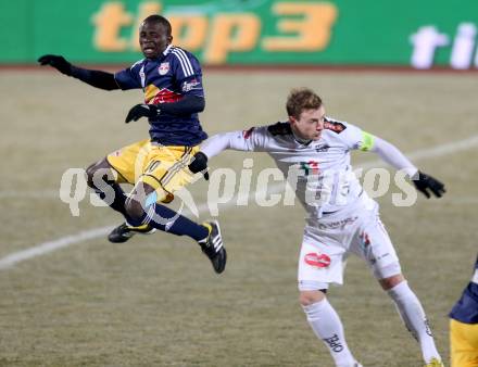 Fussball Bundesliga. RZ Pellets WAC gegen FC Red Bull Salzburg. Michael Sollbauer,  (WAC), Sadio Mane (Salzburg). Wolfsberg, 4.12.2013.
Foto: Kuess

---
pressefotos, pressefotografie, kuess, qs, qspictures, sport, bild, bilder, bilddatenbank