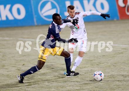 Fussball Bundesliga. RZ Pellets WAC gegen FC Red Bull Salzburg. Manuel Kerhe, (WAC), Sadio Mane (Salzburg). Wolfsberg, 4.12.2013.
Foto: Kuess

---
pressefotos, pressefotografie, kuess, qs, qspictures, sport, bild, bilder, bilddatenbank