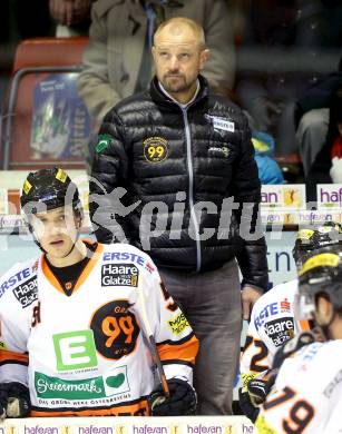 EBEL. Eishockey Bundesliga. KAC gegen Moser Medical Graz 99ers.  Trainer Petrie Matikainen (Graz). Klagenfurt, am 1.12.2013
Foto: Kuess 

---
pressefotos, pressefotografie, kuess, qs, qspictures, sport, bild, bilder, bilddatenbank