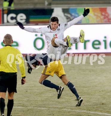 Fussball Bundesliga. RZ Pellets WAC gegen FC Red Bull Salzburg. Roland Putsche, (WAC), Kevin Kampl (Salzburg). Wolfsberg, 4.12.2013.
Foto: Kuess

---
pressefotos, pressefotografie, kuess, qs, qspictures, sport, bild, bilder, bilddatenbank