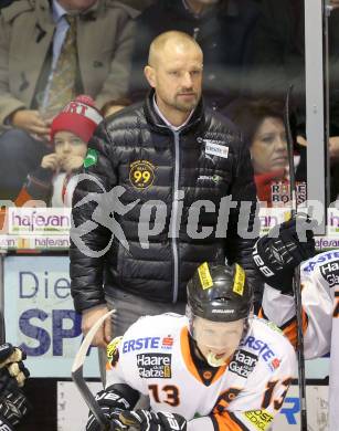 EBEL. Eishockey Bundesliga. KAC gegen Moser Medical Graz 99ers.  Trainer Petrie Matikainen (Graz). Klagenfurt, am 1.12.2013
Foto: Kuess 

---
pressefotos, pressefotografie, kuess, qs, qspictures, sport, bild, bilder, bilddatenbank